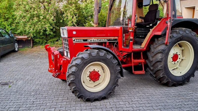 UNIVERZALNI KIT PREDNJA ČELNA HIDRAULIKA 2KAT ZA TRAKTOR 1500kg - CRVENA (RAL 3000)