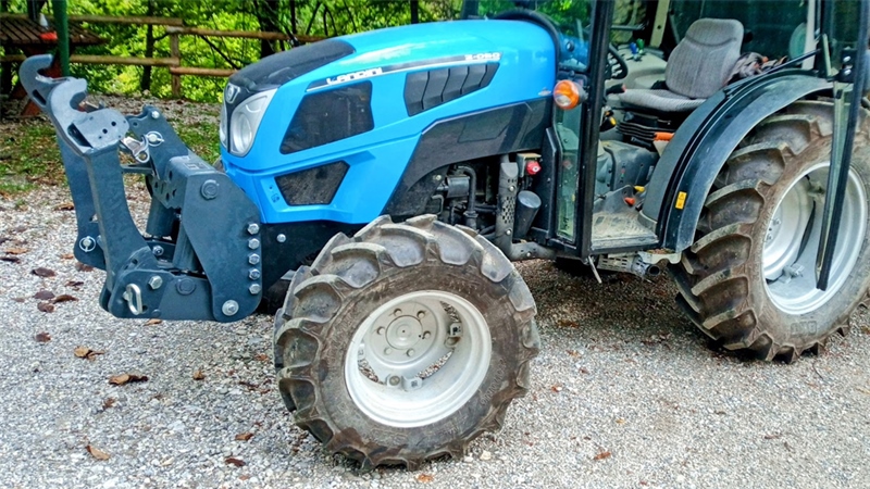 UNIVERZALNI KIT PREDNJA ČELNA HIDRAULIKA CAT. 2 ZA TRAKTOR 1500 KG